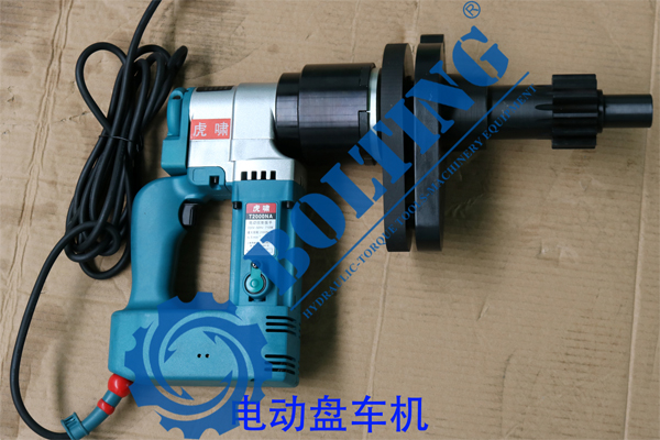 機車缸頭拉伸器，機車軸承座拉伸器、電動盤車機、風動盤車機已測試完畢